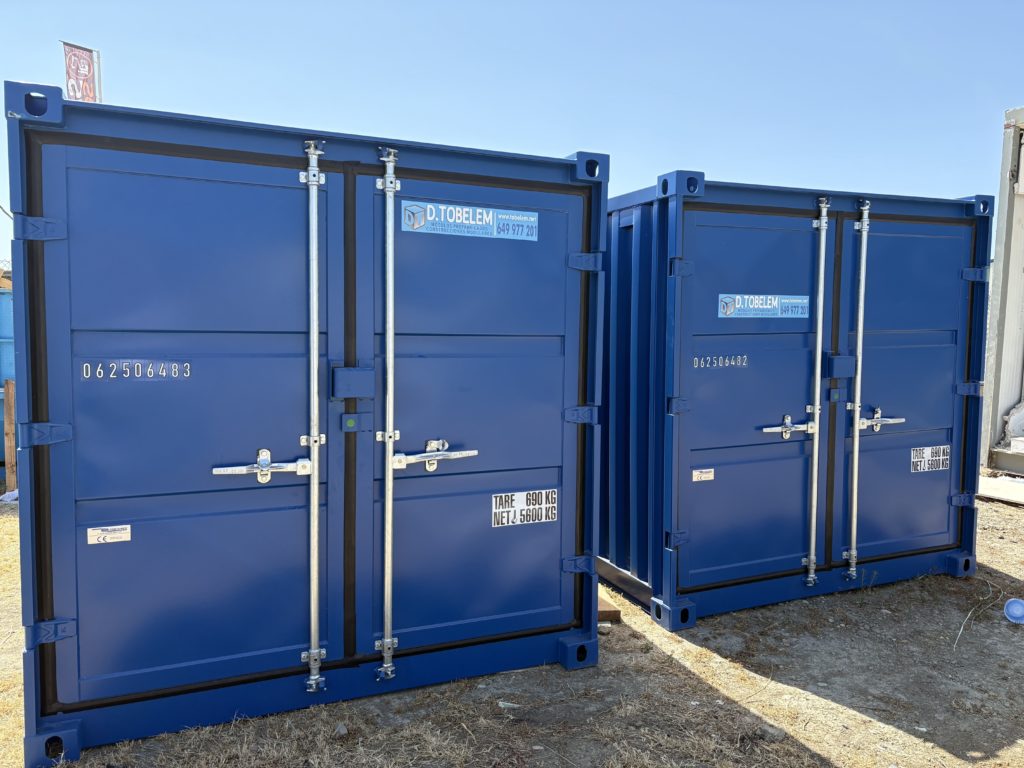 dos contenedores pequeños