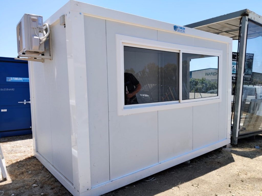 caseta obra ventana grande